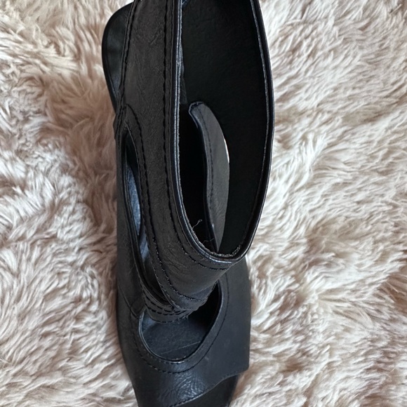 TG Wedge Shoes - Picture 9 of 16